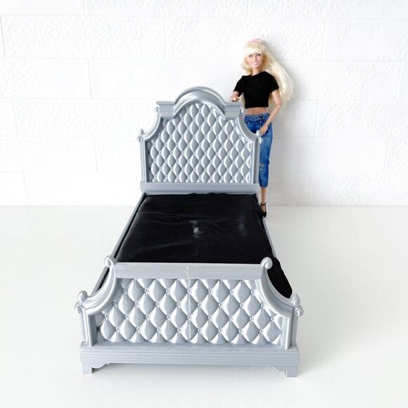 Silver Tufted Miniature Chesterfield Bed Queen Size 1:6 Scale Barbie Dollhouse - Picture 6 of 6